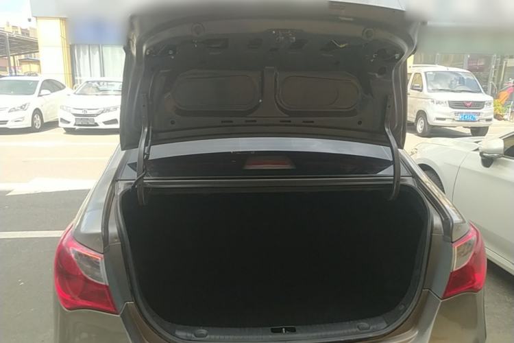 Used Hyundai Celesta 2011 1.6L Automatic Comfort Edition Trunk
