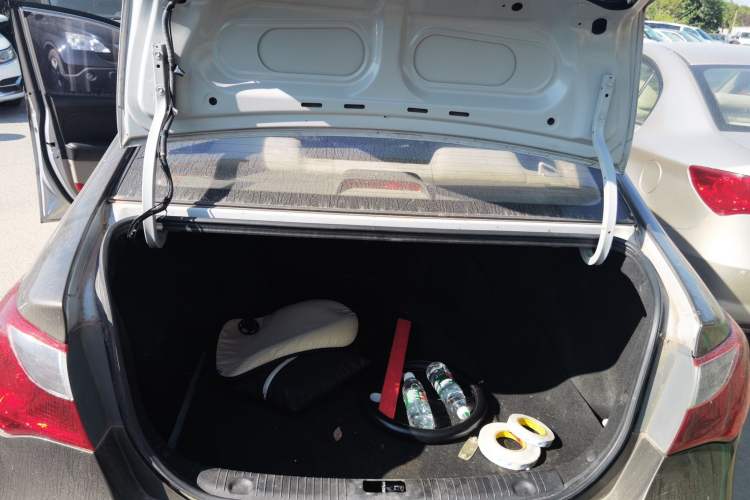 Used Hyundai Celesta 2011 1.6L Automatic Comfort Edition Trunk