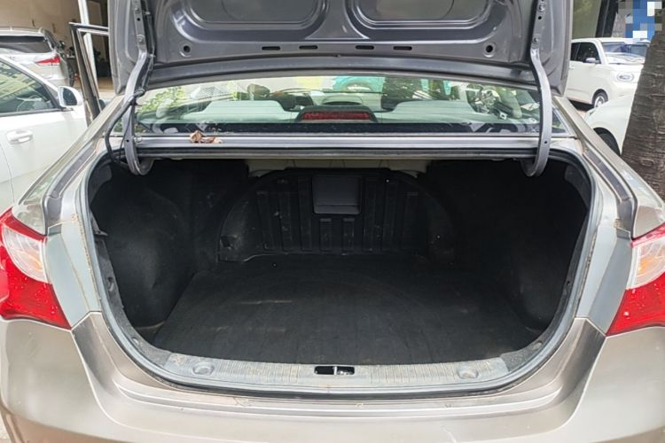 Used Hyundai Celesta 2011 1.6L Manual Luxury Model Trunk
