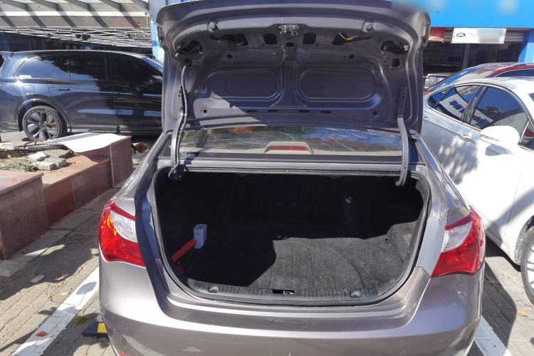 Used Hyundai Celesta 2011 1.6L Manual Comfort Edition Trunk