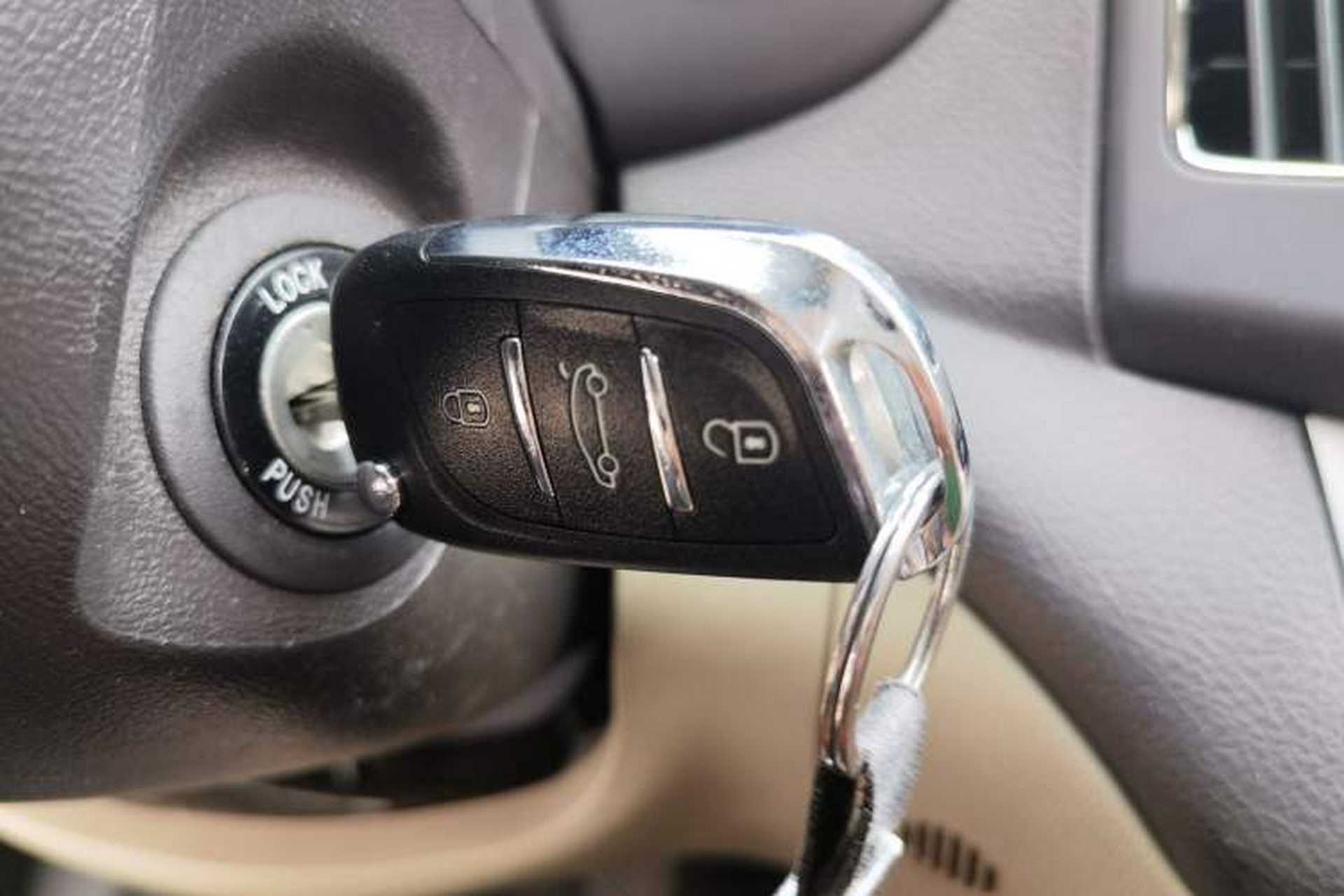 Used Hyundai Celesta 2011 1.6L Manual Comfort Edition Vehicle Key