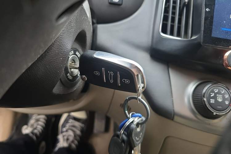 Used Hyundai Celesta 2011 1.6L Manual Comfort Edition Vehicle Key