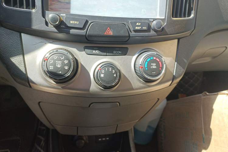 Used Hyundai Celesta 2011 1.6L Manual Luxury Model Audio And AC Panel