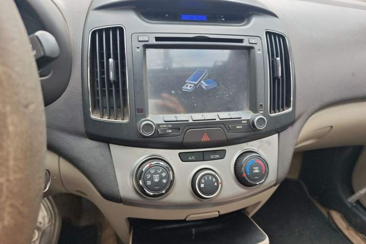 Used Hyundai Celesta 2011 1.6L Manual Luxury Model Audio And AC Panel