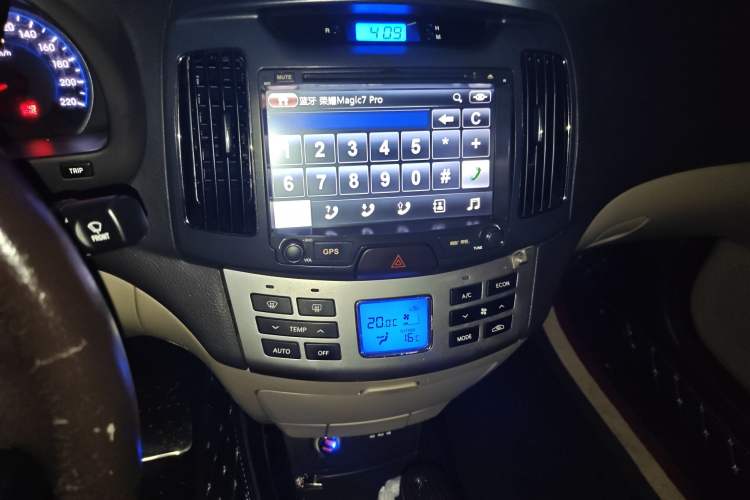 Used Hyundai Celesta 2011 1.6L Automatic Luxury Version Audio And AC Panel