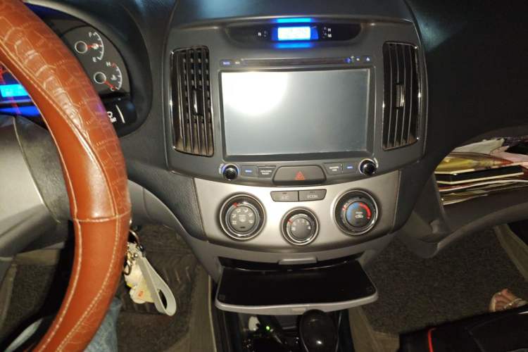 Used Hyundai Celesta 2011 1.6L Automatic Comfort Edition Audio And AC Panel
