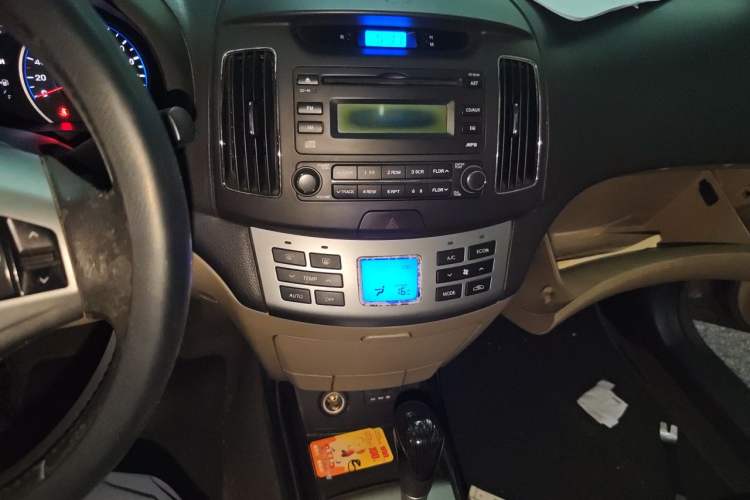 Used Hyundai Celesta 2011 1.6L Automatic Luxury Version Audio And AC Panel