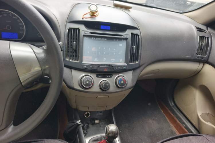 Used Hyundai Celesta 2011 1.6L Manual Luxury Model Audio And AC Panel