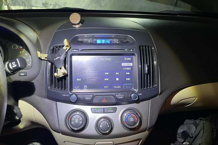 Used Hyundai Celesta 2011 1.6L Automatic Comfort Edition Audio And AC Panel