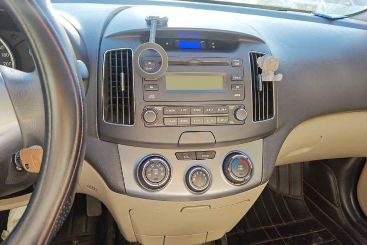 Used Hyundai Celesta 2011 1.6L Automatic Comfort Edition Audio And AC Panel