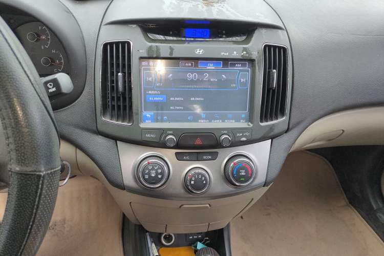 Used Hyundai Celesta 2011 1.6L Automatic Comfort Edition Audio And AC Panel