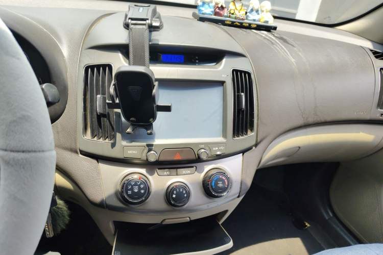 Used Hyundai Celesta 2011 1.6L Manual Comfort Edition Audio And AC Panel