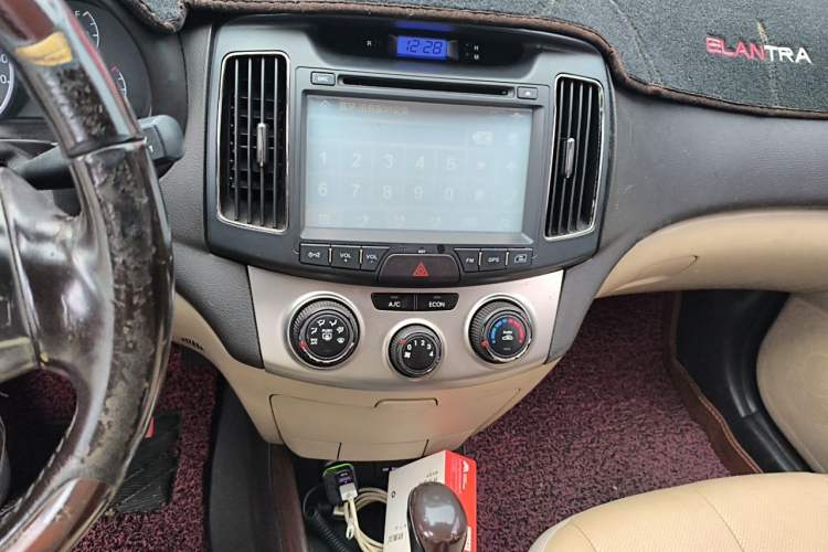 Used Hyundai Celesta 2011 1.6L Automatic Comfort Edition Audio And AC Panel