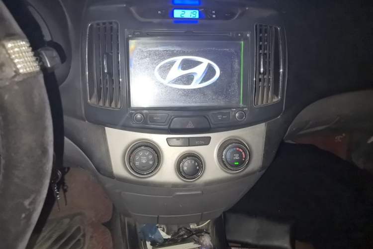 Used Hyundai Celesta 2011 1.6L Manual Luxury Model Audio And AC Panel