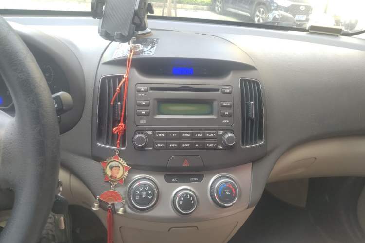 Used Hyundai Celesta 2011 1.6L Automatic Comfort Edition Audio And AC Panel