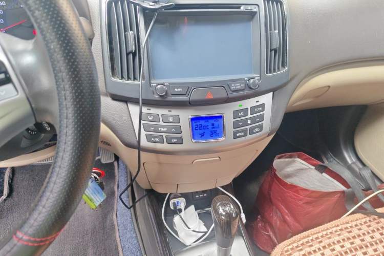 Used Hyundai Celesta 2011 1.6L Automatic Luxury Version Audio And AC Panel