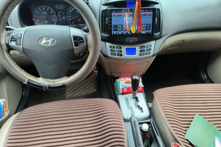 Used Hyundai Celesta 2011 1.6L Automatic Luxury Version Center Console