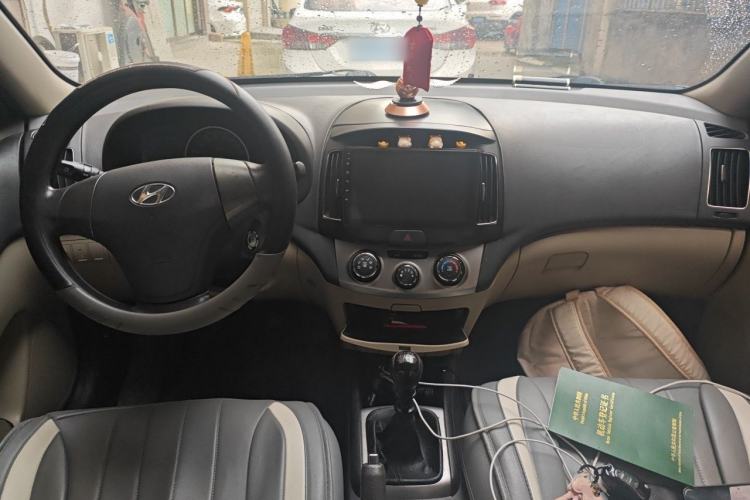 Used Hyundai Celesta 2011 1.6L Manual Comfort Edition Center Console