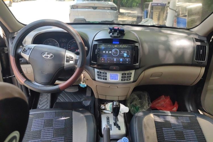 Used Hyundai Celesta 2011 1.6L Automatic Luxury Version Center Console