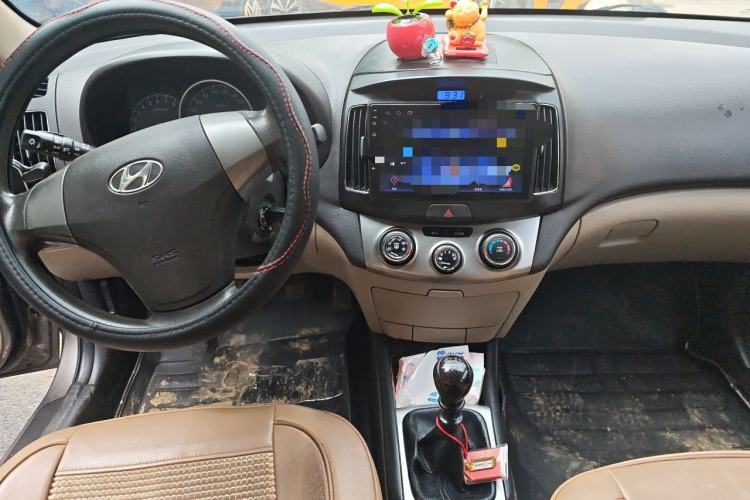 Used Hyundai Celesta 2011 1.6L Manual Comfort Edition Center Console