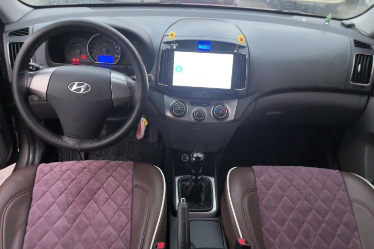 Used Hyundai Celesta 2011 1.6L Manual Luxury Model Center Console