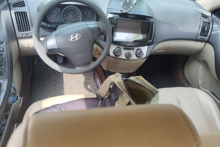 Used Hyundai Celesta 2011 1.6L Manual Comfort Edition Center Console