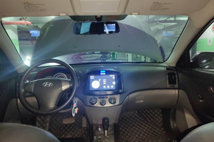 Used Hyundai Celesta 2011 1.6L Automatic Comfort Edition Center Console