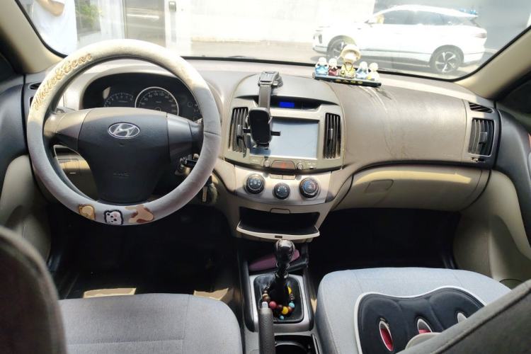 Used Hyundai Celesta 2011 1.6L Manual Comfort Edition Center Console