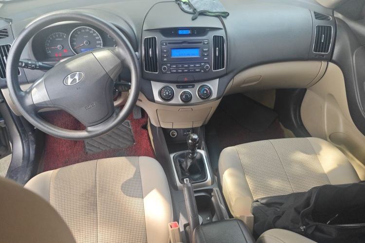 Used Hyundai Celesta 2011 1.6L Manual Comfort Edition Center Console