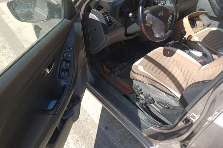 Used Hyundai Celesta 2011 1.6L Manual Luxury Model Driver Seat