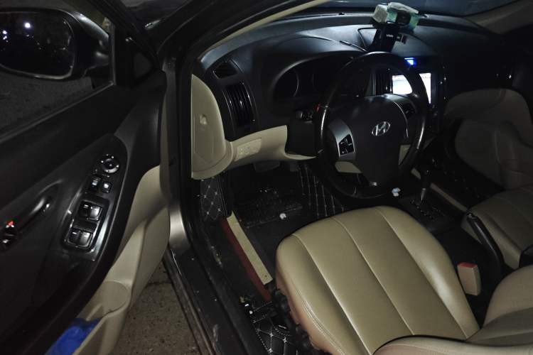 Used Hyundai Celesta 2011 1.6L Automatic Luxury Version Driver Seat