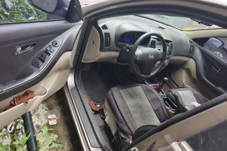 Used Hyundai Celesta 2011 1.6L Manual Luxury Model Driver Seat