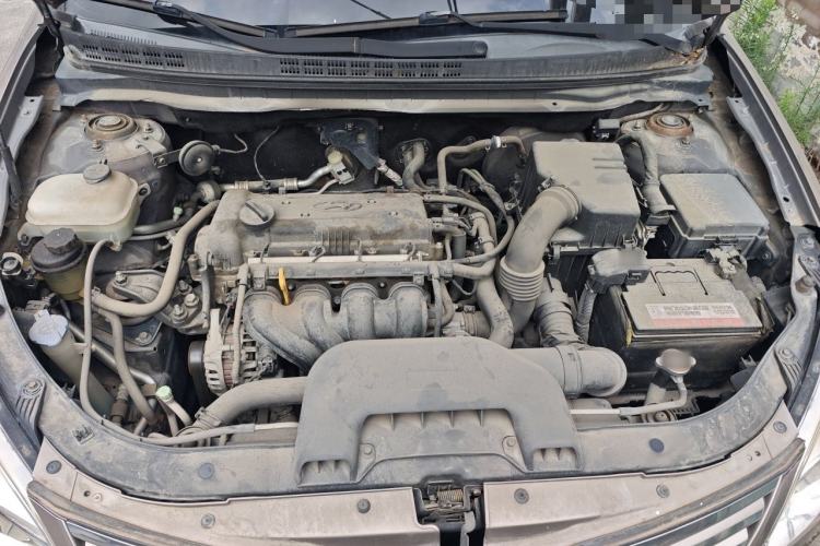 Used Hyundai Celesta 2011 1.6L Manual Luxury Model Engine Bay