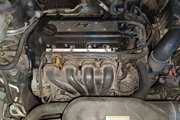 Used Hyundai Celesta 2011 1.6L Automatic Comfort Edition Engine Bay