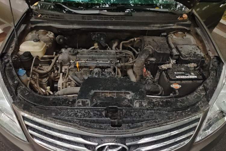 Used Hyundai Celesta 2011 1.6L Automatic Luxury Version Engine Bay