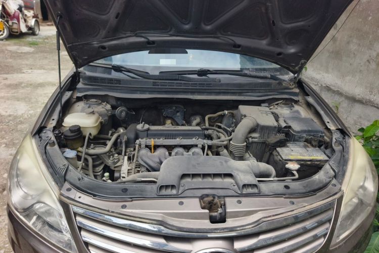 Used Hyundai Celesta 2011 1.6L Manual Luxury Model Engine Bay