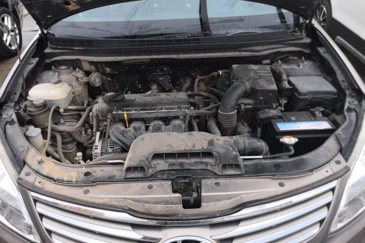 Used Hyundai Celesta 2011 1.6L Manual Luxury Model Engine Bay