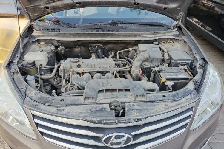 Used Hyundai Celesta 2011 1.6L Automatic Comfort Edition Engine Bay