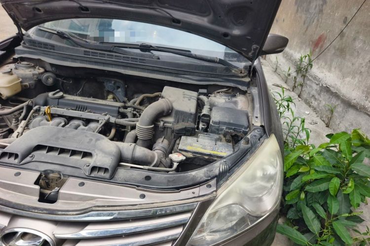 Used Hyundai Celesta 2011 1.6L Manual Luxury Model Engine Bay Left