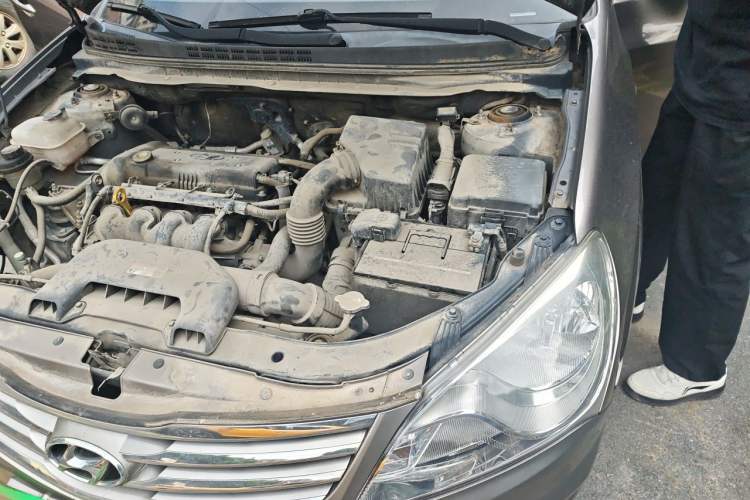 Used Hyundai Celesta 2011 1.6L Manual Comfort Edition Engine Bay Left