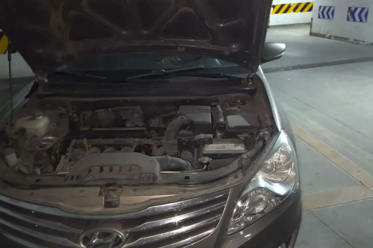Used Hyundai Celesta 2011 1.6L Manual Luxury Model Engine Bay Left