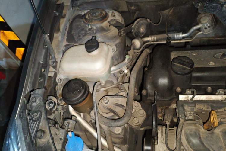Used Hyundai Celesta 2011 1.6L Automatic Comfort Edition Engine Bay Right