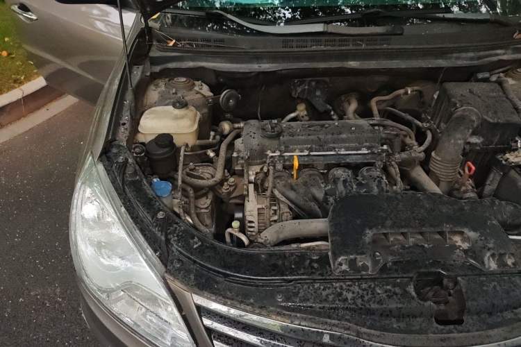 Used Hyundai Celesta 2011 1.6L Automatic Luxury Version Engine Bay Right
