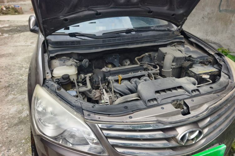 Used Hyundai Celesta 2011 1.6L Manual Luxury Model Engine Bay Right
