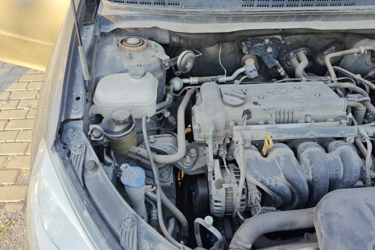 Used Hyundai Celesta 2011 1.6L Automatic Comfort Edition Engine Bay Right