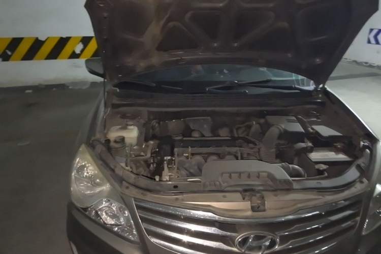 Used Hyundai Celesta 2011 1.6L Manual Luxury Model Engine Bay Right