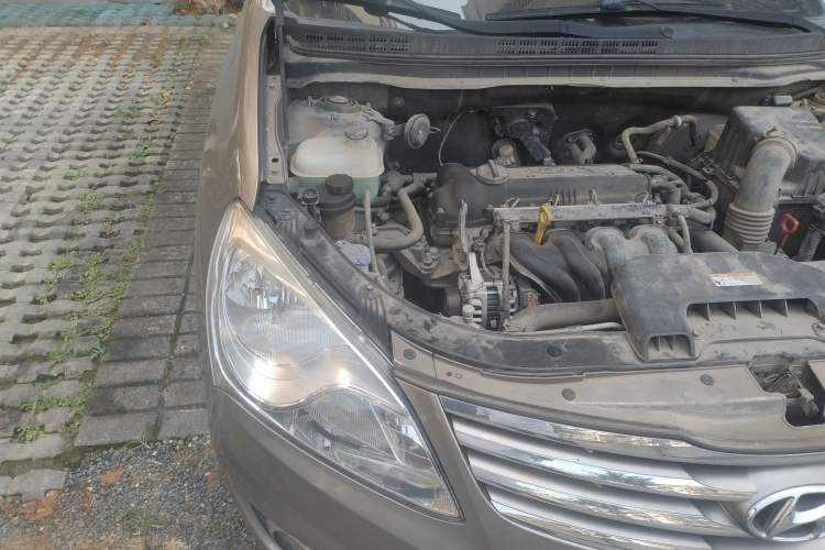 Used Hyundai Celesta 2011 1.6L Automatic Comfort Edition Engine Bay Right