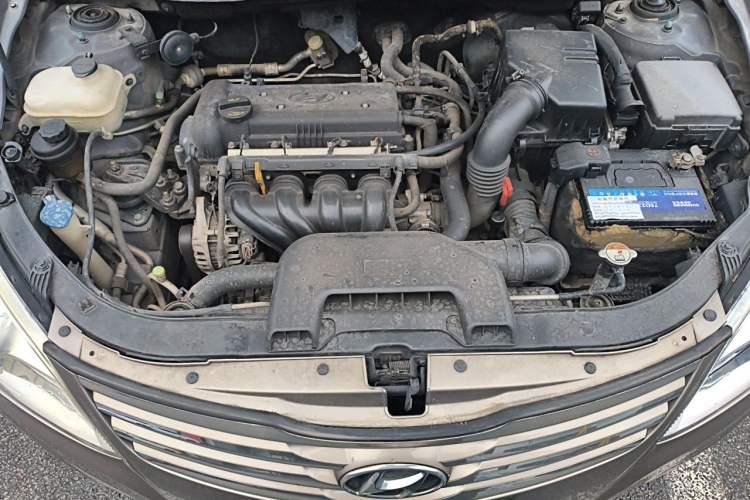 Used Hyundai Celesta 2011 1.6L Automatic Comfort Edition Engine Bay