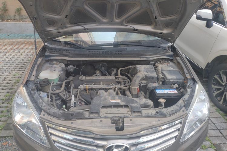Used Hyundai Celesta 2011 1.6L Automatic Comfort Edition Engine Bay
