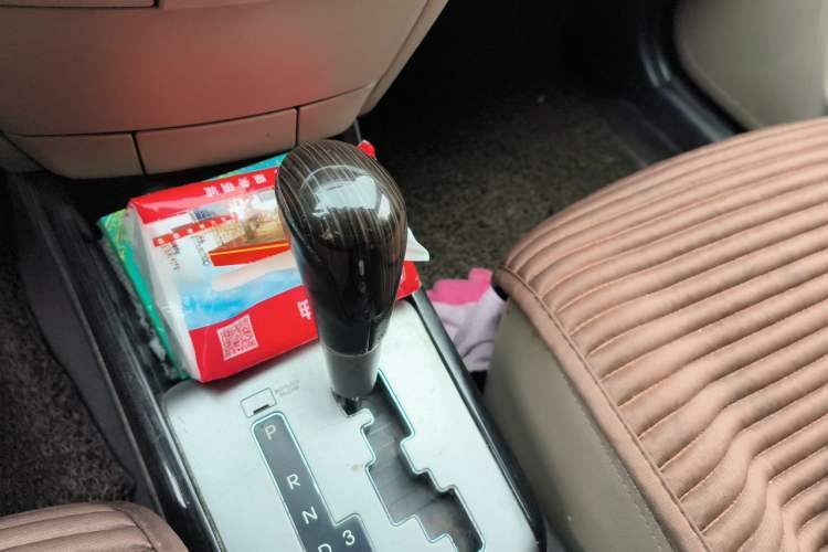 Used Hyundai Celesta 2011 1.6L Automatic Luxury Version Gear Lever